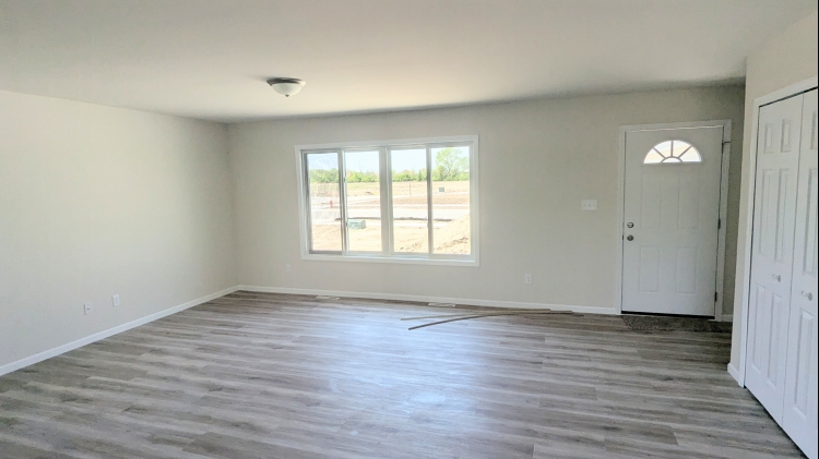 Living Room/Entry