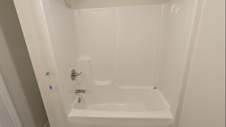 Family Bath Tub/Shower